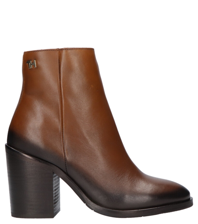 Tommy Hilfiger Enkellaars <span>FW0FW05164 GOW</span> FW0FW05164 GOW cognac - www.bremmerschoenen.pro - Bremmer Schoenen