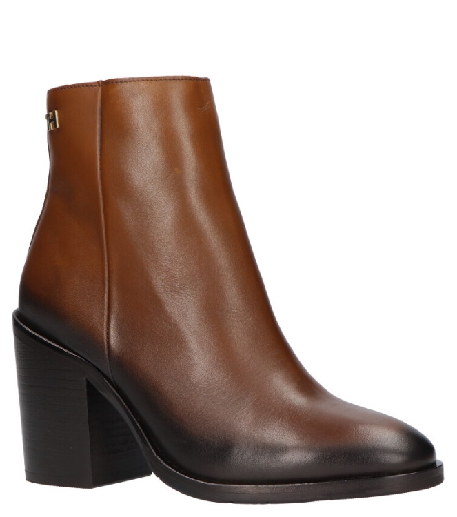 Tommy Hilfiger Enkellaars <span>FW0FW05164 GOW</span> FW0FW05164 GOW cognac - www.bremmerschoenen.pro - Bremmer Schoenen