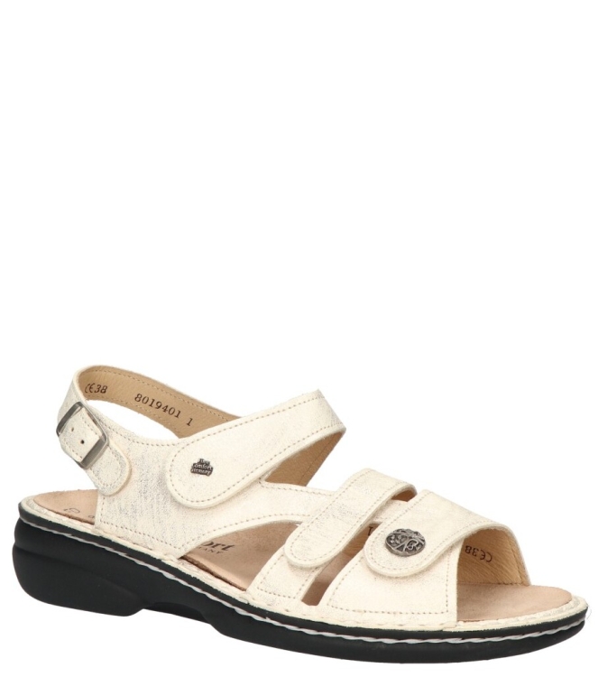 Finn Comfort Finn Comfort sandaal <span>2562 818222 Gomera</span> oro Finn Comfort sandaal <span>2562 818222 Gomera</span> 2562 818222 Gomera beige - www.bremmerschoenen.pro - Bremmer Schoenen